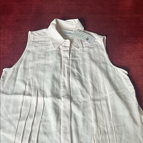 EQUIPMENT  MELISANDE PLEATED SLEEVELESS BUTTON-DOWN TOP BOUT DE LUNE - Picture 5 of 9